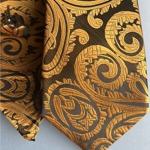 Barry Wang Gold Paisley Men's Tie Set